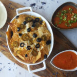 nachos z domowym sosem pomidorowym