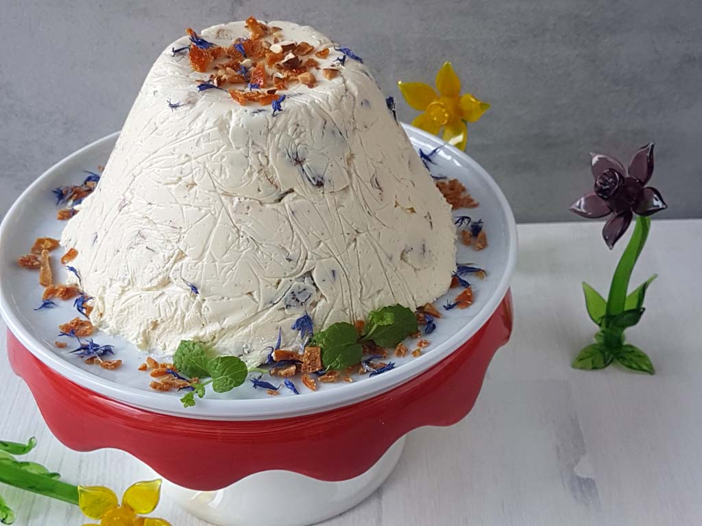 wielkanocny deser z włoskiego serka