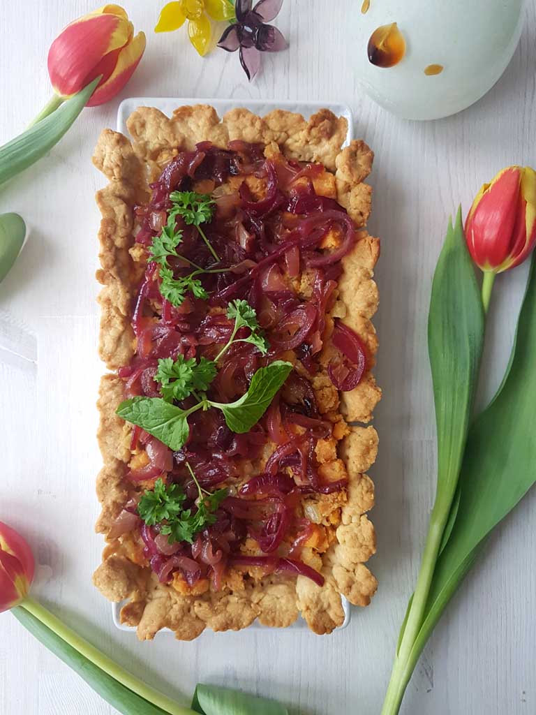 wytrawna tarta wielkanocna z batatami i karmelizowaną cebulą