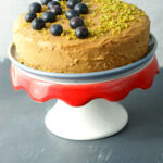 tort z makiem, kremem pomarańczowym i karmelem